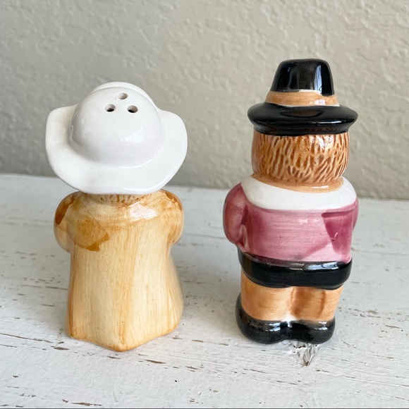 Thanksgiving Pilgrim Salt and Pepper Shakers Ceramic Hand Painted - Picture 2 of 4